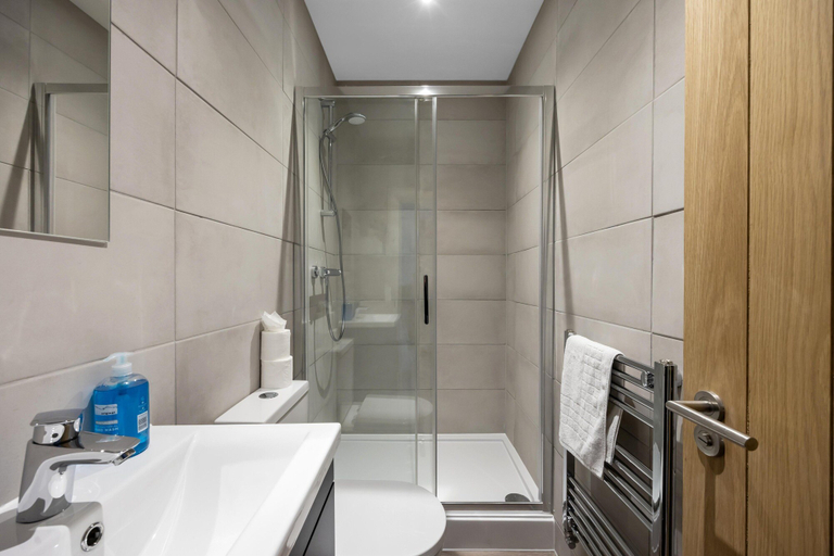 Bathroom, Queens Mile 1 With Free Parking By My Getaways, Brighton and Hove