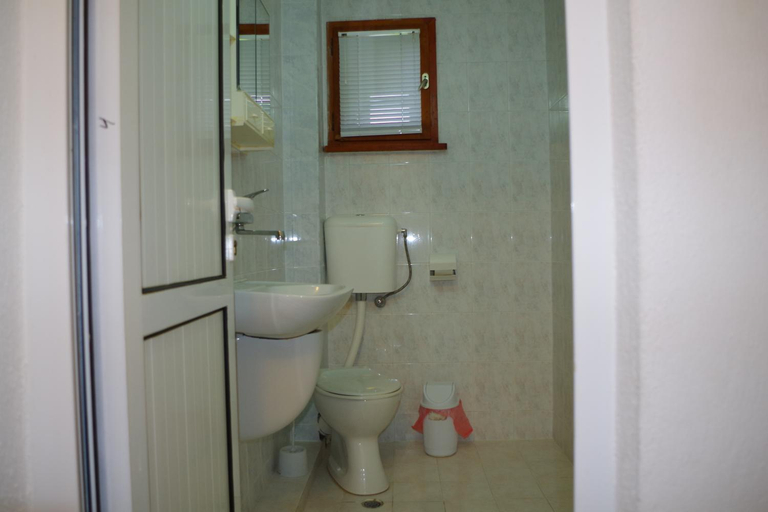 Bathroom 3, Family Hotel Diana, Rodopi