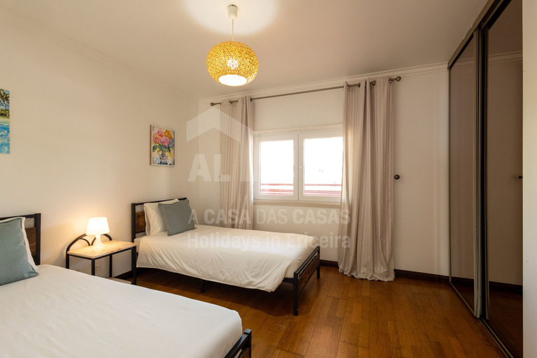 Room 3, Mar Vista by Acasadascasas, Mafra