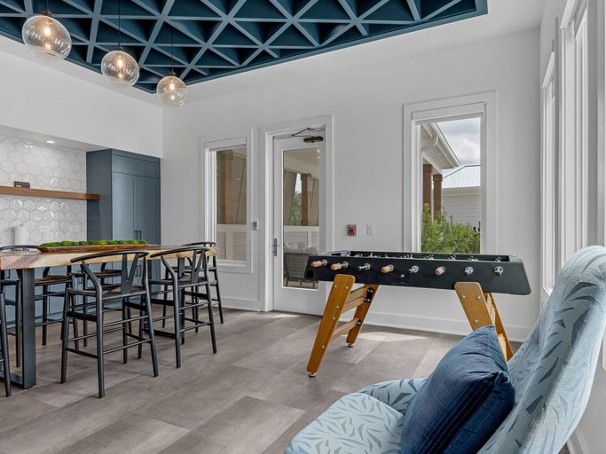 Game room, Landing Townhomes Davenport, Polk