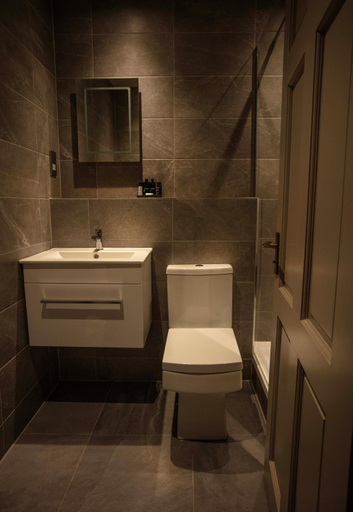Bathroom 5, Strathaven Hotel, South Lanarkshire