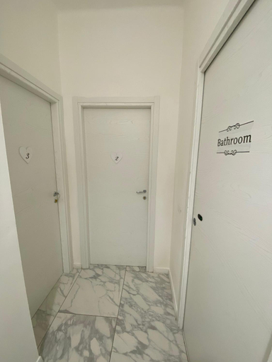 Bathroom 2, Ennio Rooms, Bari