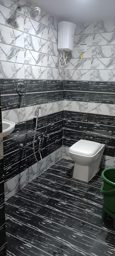 Bathroom, Hotel Dreamland Chandkheda, Gandhinagar