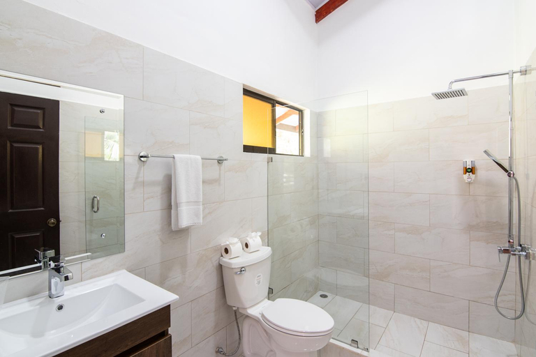 Bathroom 4, Hotel Terraza del Pacifico, Garabito
