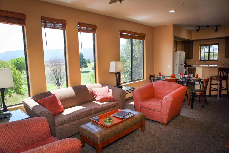 Living area 2, Getaways at Highlands at Verde Ridge, Yavapai