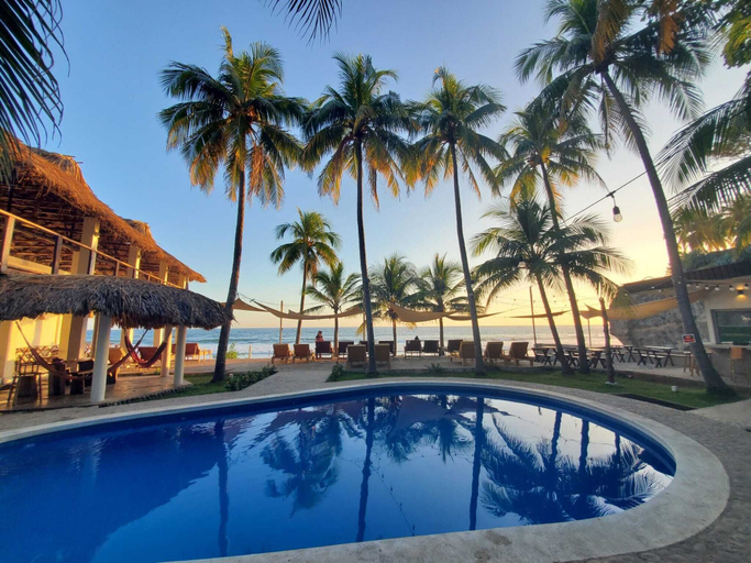 Pool 2, Beachfront Casa Maya resort, Tamanique