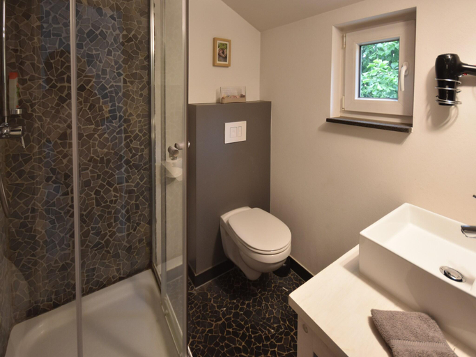 Bathroom 2, Beautiful holiday home in the middle of nature, Vulkaneifel