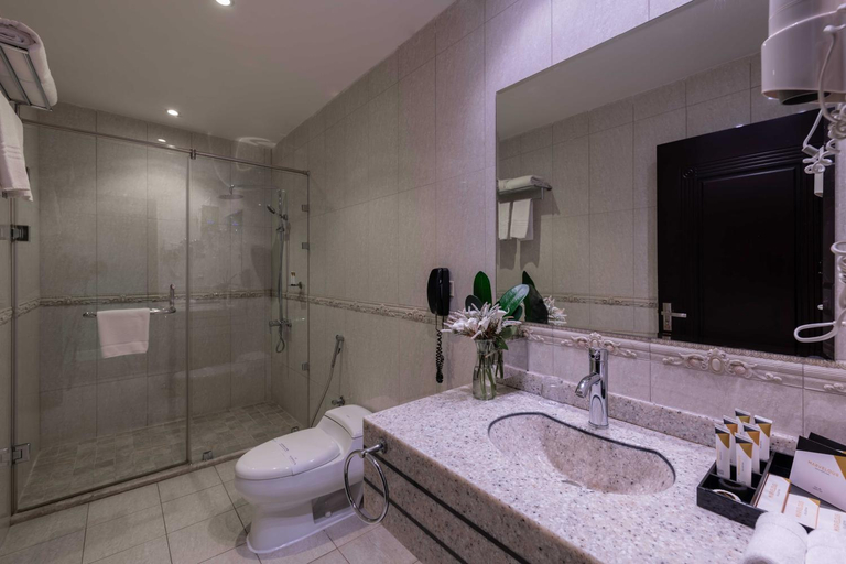 Bathroom 5, WARWICK AL JUBIAL HOTEL, Al Jubail