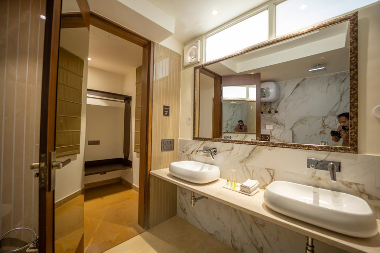 Bathroom 2, Ashok Villa, Jaipur