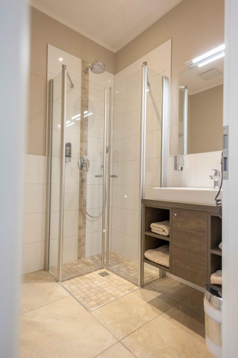 Bathroom 3, Ostseehotel Warnemunde, Rostock