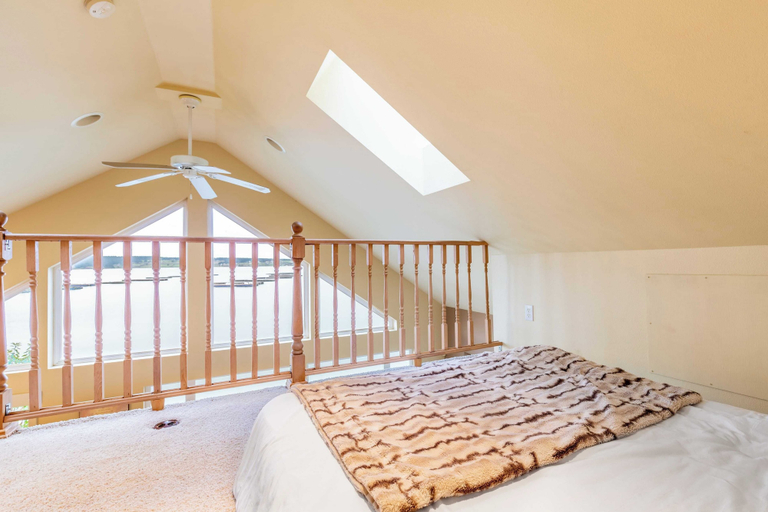 Bedroom 3, Madrona Beach House by Avantstay Waterfront Home, Island