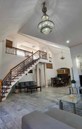 Interior view 2, Tropical House, Las Piñas