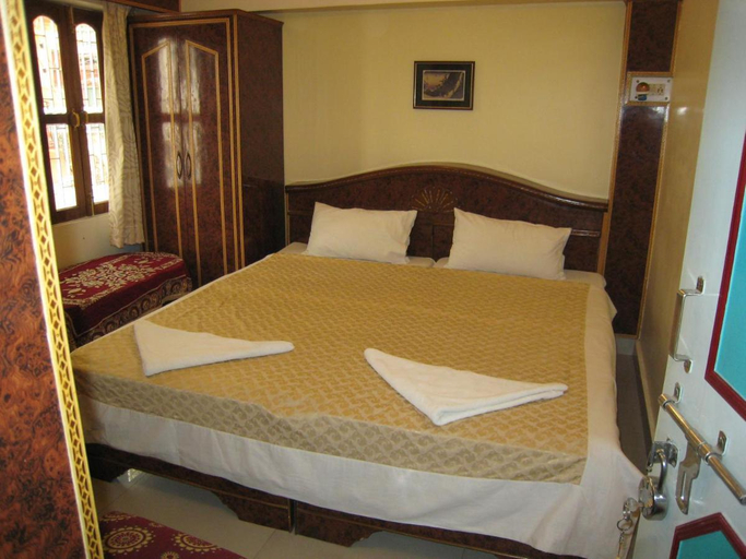 Bedroom 2, Kedareswar B&B, Varanasi