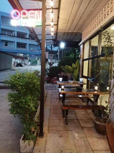 Others 3, โรงแรมควีนส์ (Queen), Phunphin