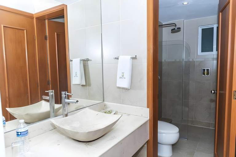 Bathroom 5, Hotel Gran Via, Veracruz