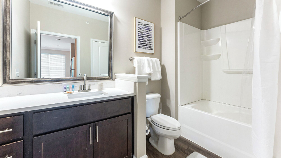 Bathroom 4, Landing Summerville North Creek Drive, Berkeley