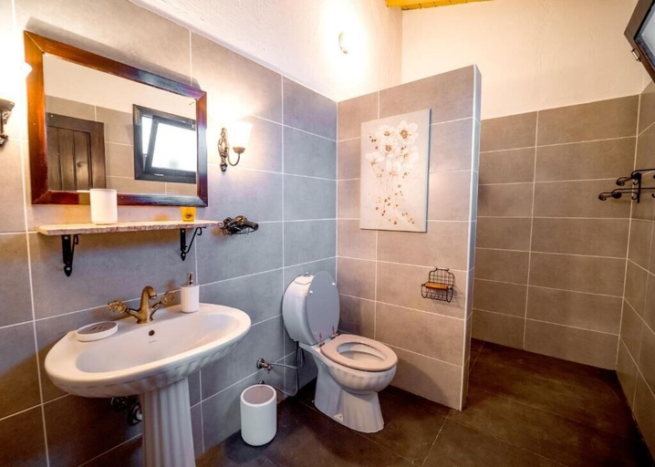 Bathroom 4, Chefs Otelier, Kuşadası