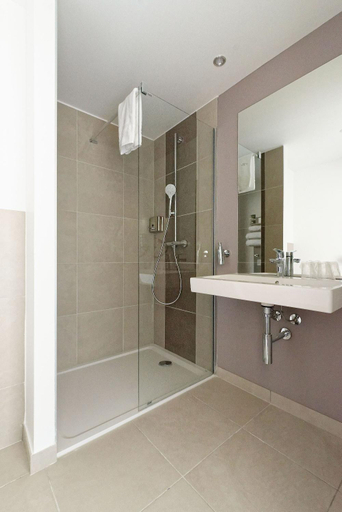 Bathroom 3, Hotel AKENA Besancon, Doubs