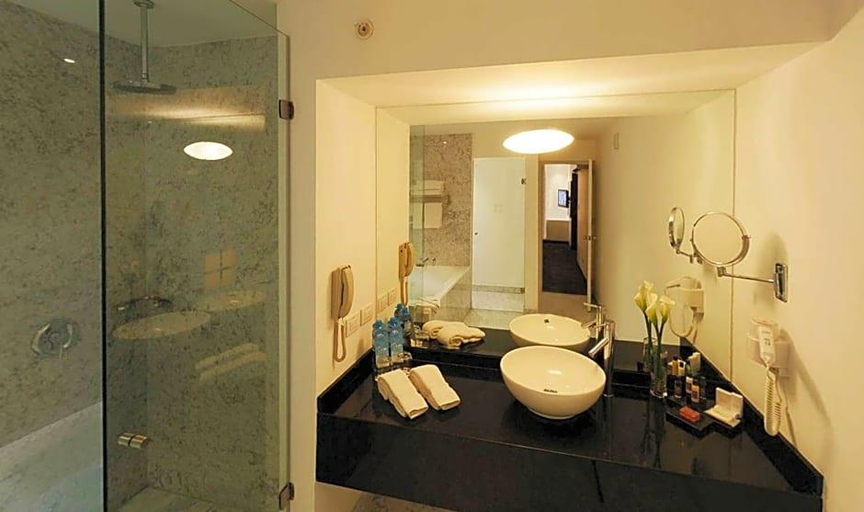 Bathroom 4, NM Lima Hotel, Lima