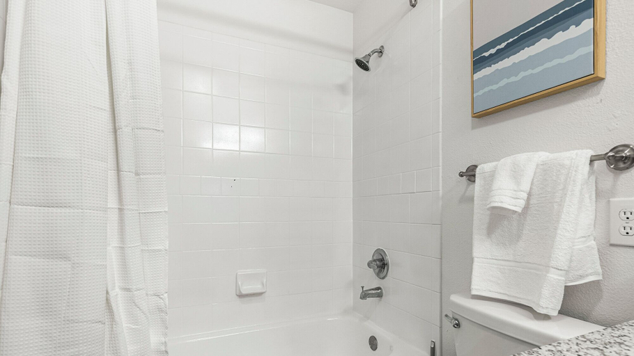 Bathroom 4, Landing San Antonio Far North Central, Bexar