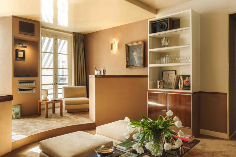Others 4, Les Suites Cinabre, Paris