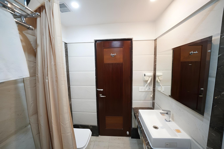 Bathroom 3, Square Inn Hotel, Varanasi