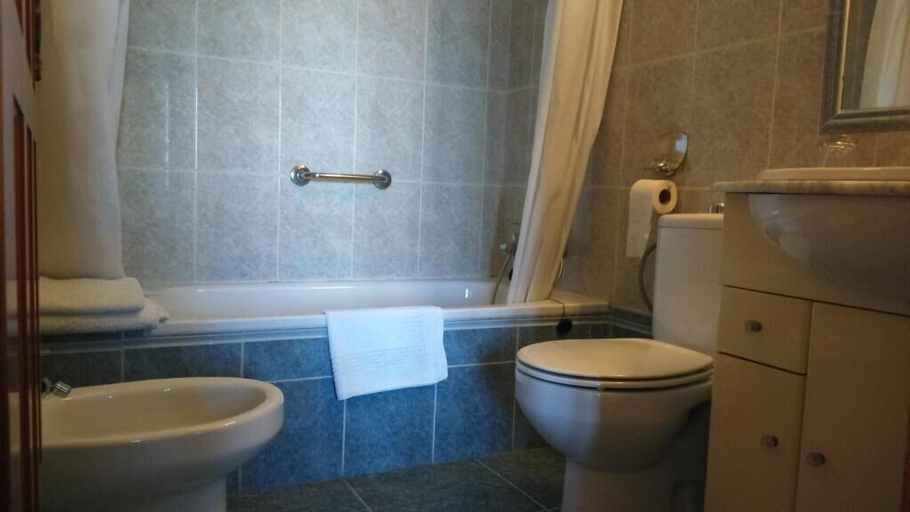 Bathroom 5, Hotel Luz de Guadiana, Huelva