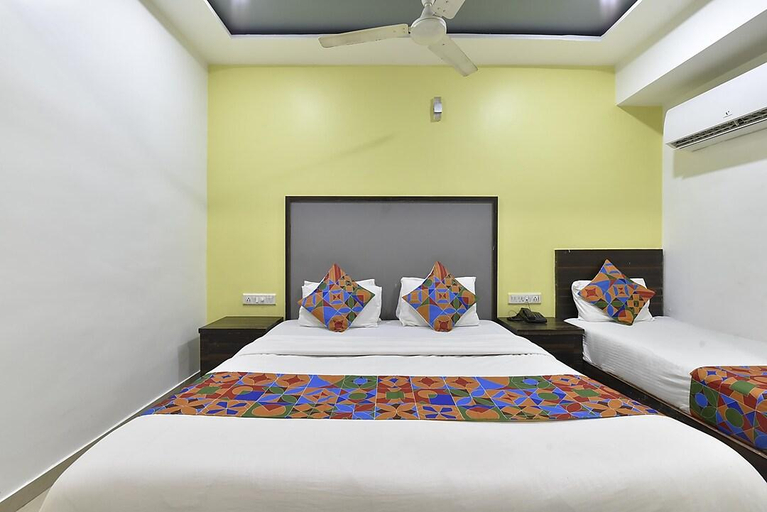 Bedroom, Hotel Divya Palace, Ahmadabad