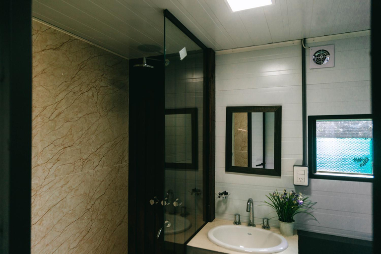 Bathroom, Palmares Housing, Cerrillos