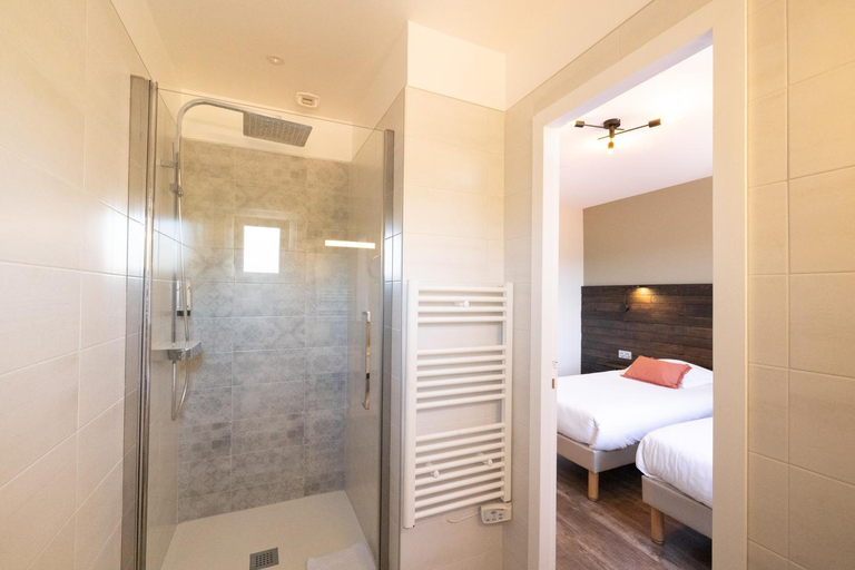 Bedroom 2, LOGIS Hotel St Sylvestre, Pyrénées-Atlantiques