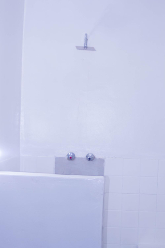 Bathroom 3, Royal Guest House, Harare