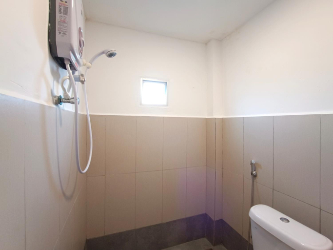 Bathroom 5, Shoreline Guesthouse 海岸线客栈, Semporna