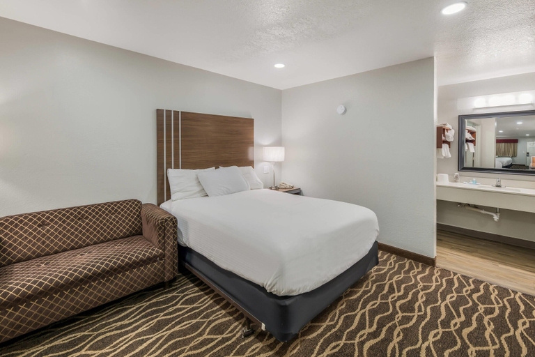 Bedroom 3, Rodeway Inn Carlsbad Caverns Area, Eddy