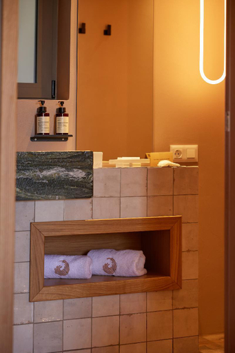 Bathroom 5, Sun Aeriko, South Aegean