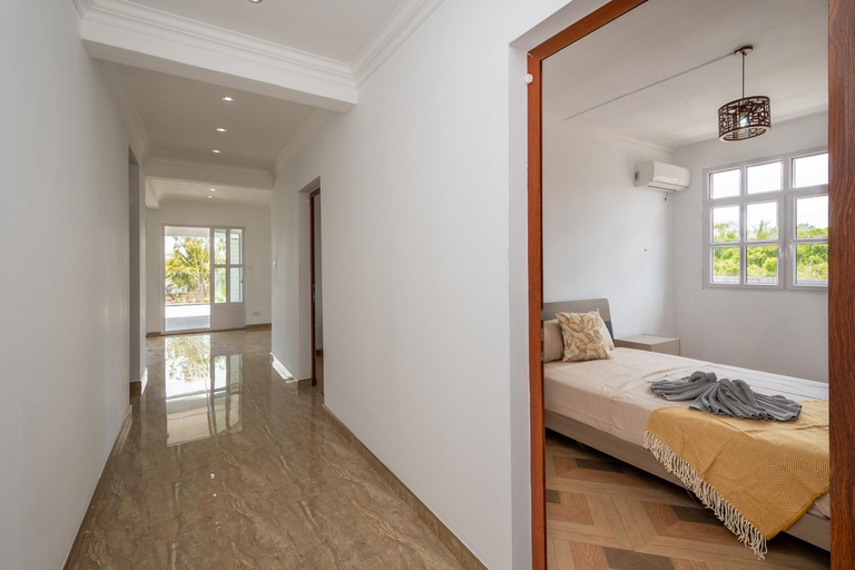 2, Villa Tropicale, 5 bed, private pool, 5 min beach