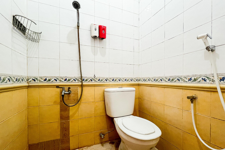 Bathroom, Santana Stasiun Kepanjen (temporarily closed), Malang