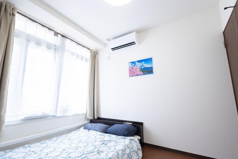 Bedroom 2, 4private rooms. Higashi-Shinjuku station 2 minutes, Shinjuku