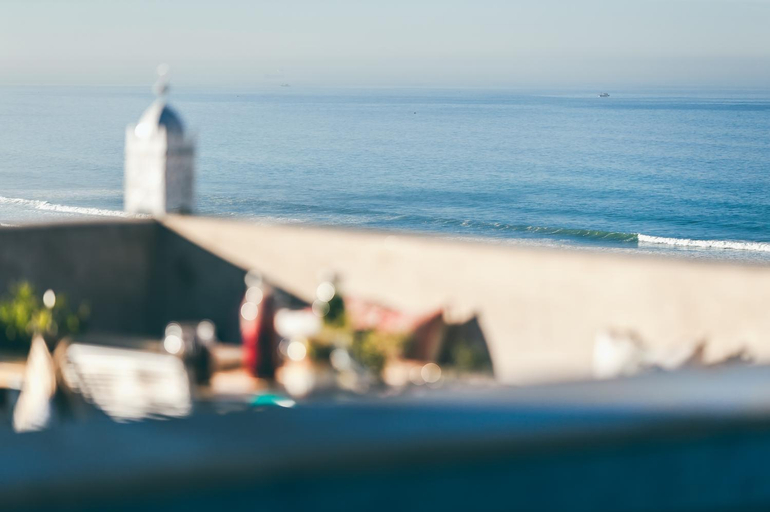 Others 4, The Yogi Surfer, Agadir-Ida ou Tanane