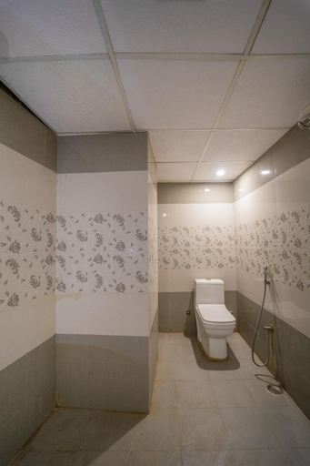 Bathroom 4, Hotel Augusto Varanasi, Varanasi