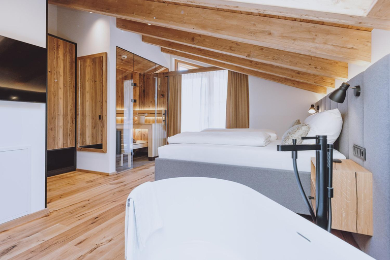 Bedroom 3, ZAGLGUT Premium Hotel & Chalets, Zell am See-Kaprun - Wellness & Infinity Pool, Air Conditioning, Pa, Zell am See