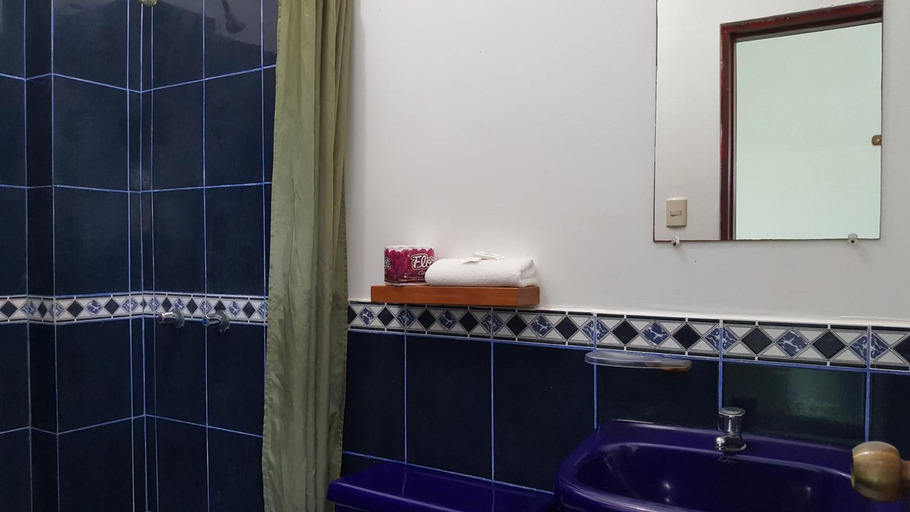Bathroom 3, Hotel La Jungla, Isabela