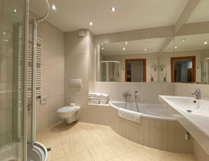Bathroom 4, Hotel Atrium, Kraków City