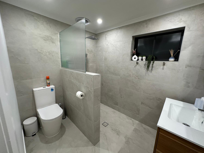 Bathroom 1, Central Evans Wagga Apartments, Wagga Wagga - Pt A