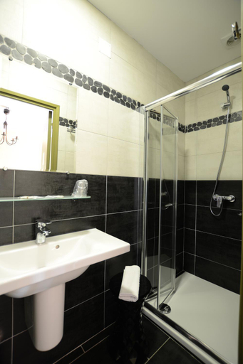 Bathroom 4, Hotel La Palma, Haute-Corse