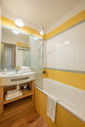 Bathroom 3, Pierre & Vacances Residence Les Sentiers du Tueda, Savoie