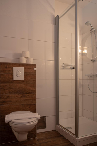 Bathroom 3, Hotel Kanz, Villach