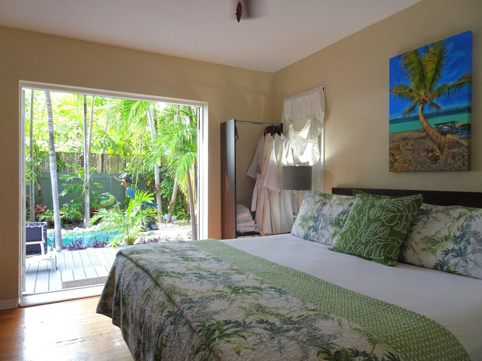 Bedroom 4, Suite Dreams Inn by the beach, Monroe