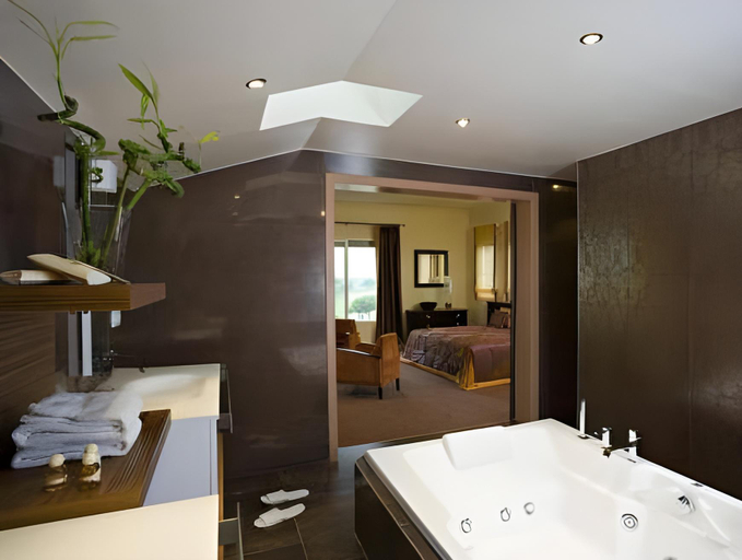 Bathroom 5, Palmyra Golf Hotel & Spa, Hérault