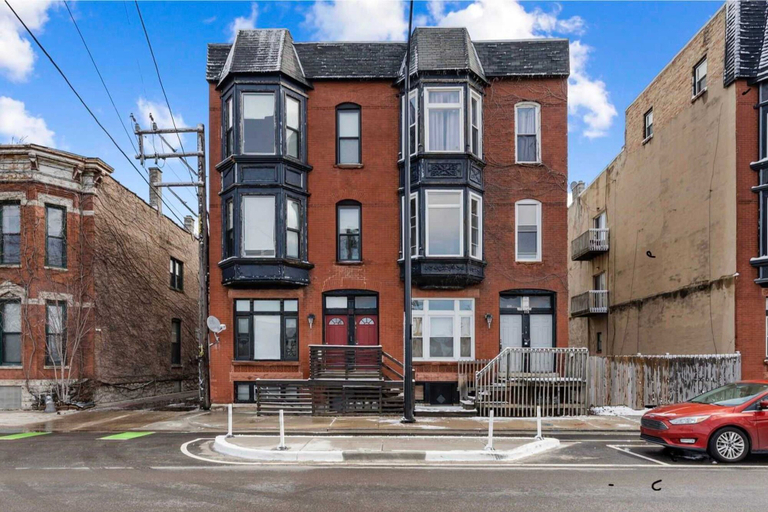Exterior 2, Cozy 2 Bed Home by West Loop With Parking Laundry, Cook