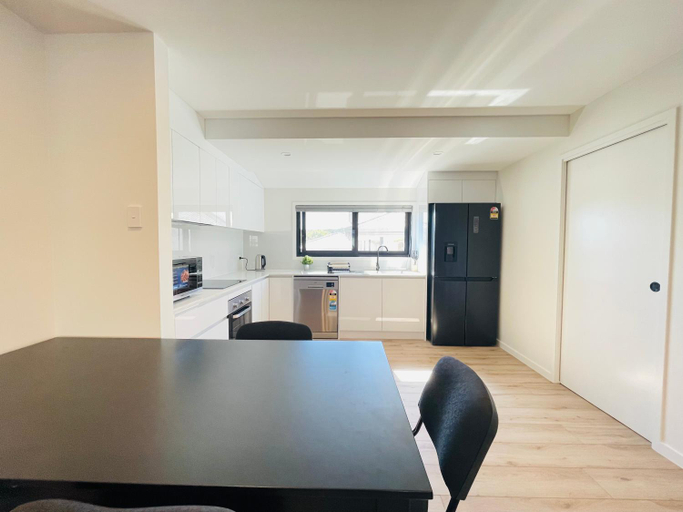 Others 5, 262ATroughton, Coopers Plains